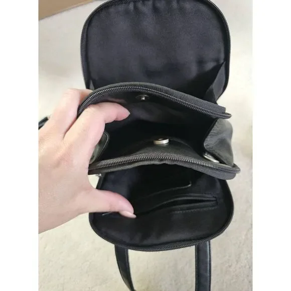 #70 Kenneth Cole Reaction crossbody pouch, black - Picture 4 of 7